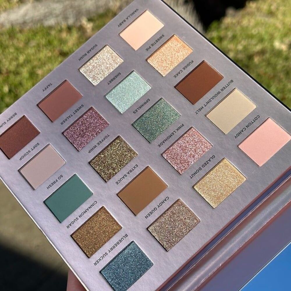 NIB ICONIC LONDON Treat Yourself Eyeshadow Palette Colorful Neutrals Pastels - Picture 5 of 12